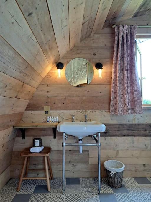 The Pigsty Hotel Crieff Bagian luar foto
