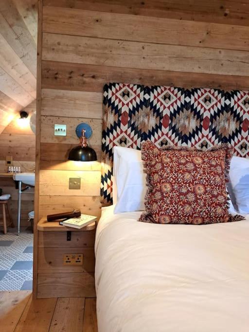 The Pigsty Hotel Crieff Bagian luar foto