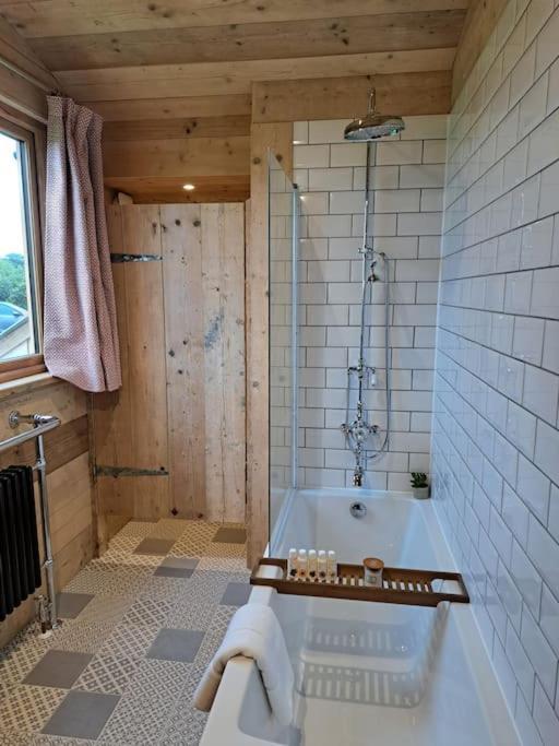 The Pigsty Hotel Crieff Bagian luar foto